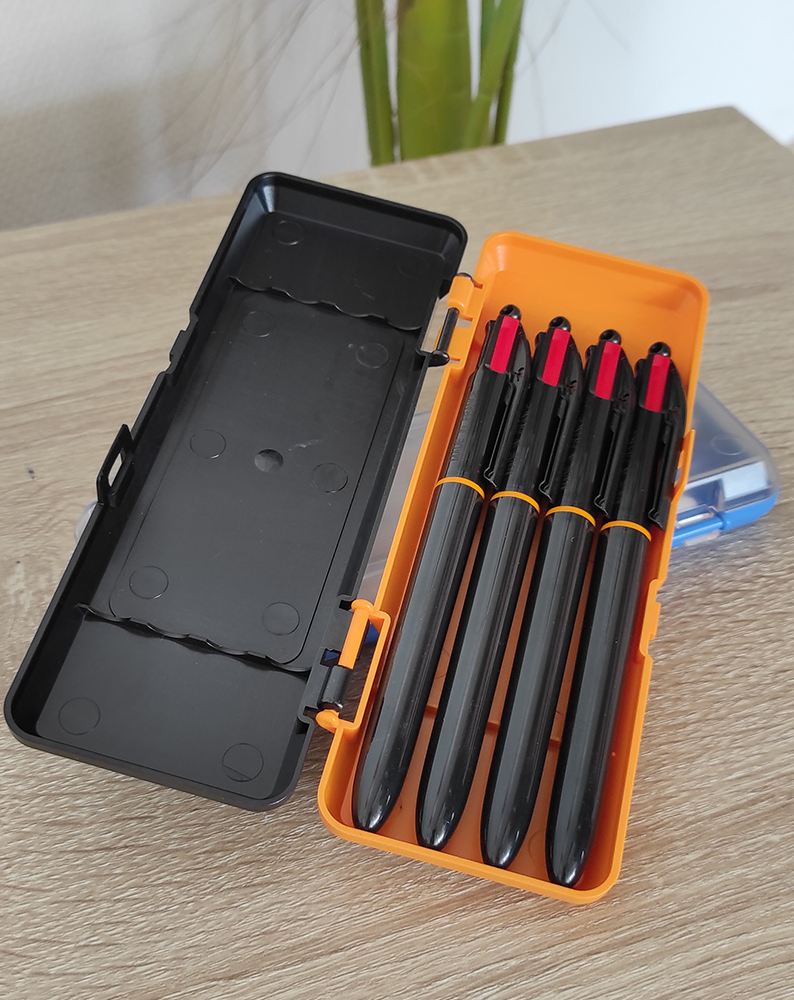 Boitier "surprise" 4 BIC (stylos 4 couleurs collectors)